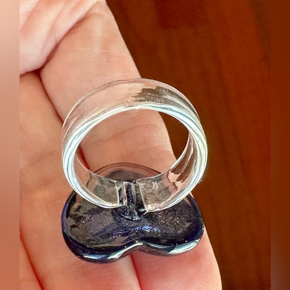 Glass Ring Large Blue Heart with clear glass band. Approx. size 7.75 EUC - Picture 8 of 9